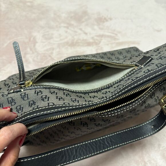 Dooney & Bourke Jacquard signature large bag - Picture 2 of 16